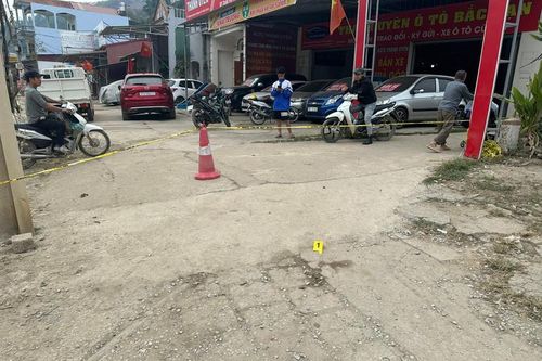 Tai nạn giao thông mới nhất 3/12/2024: thiếu quan sát, ôtô chèn qua người cháu bé