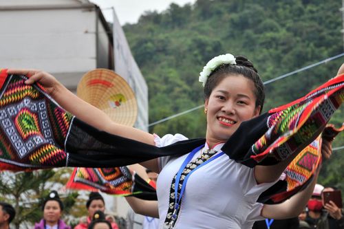 Khăn Piêu - Nét văn hóa trong đời sống người Thái ở Lai Châu