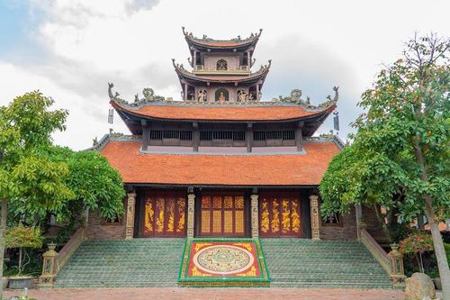 Thăm chùa gốm sứ ở Bát Tràng