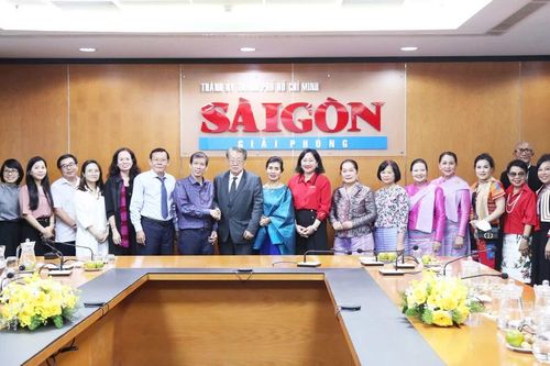 Hội Phụ nữ và Hội Nhà báo tỉnh Chiangmai (Thái Lan) thăm và làm việc tại Báo Sài Gòn Giải Phóng