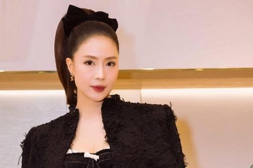 Diễn viên Hồng Diễm lên đồ thời thượng