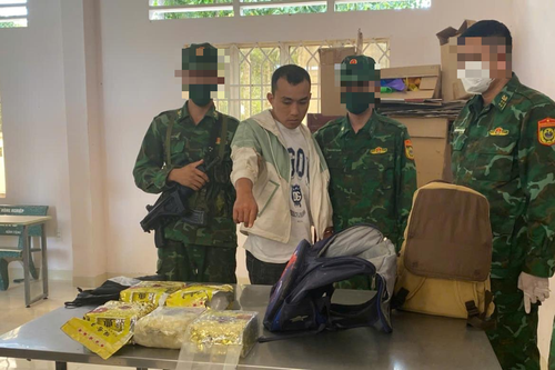 Bắt 2 đối tượng vận chuyển 10 kg ma túy từ Campuchia về Việt Nam