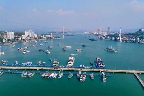 Chấm dứt hoạt động tàu du lịch vỏ gỗ trên vịnh Hạ Long từ năm 2030