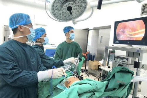 Nhập viện cấp cứu, điều trị tâm thần do hút thuốc