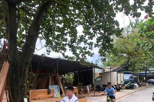Người dân lấn chiếm đất công làm nơi kinh doanh, buôn bán