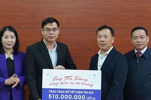 Trao 17 sổ tiết kiệm trị giá 510 triệu đồng cho trẻ em mồ côi tại Yên Bái
