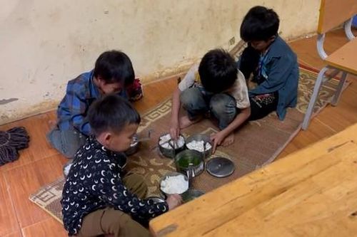 Sơn La: Quay vòng cho học sinh ăn cơm với trứng luộc, hiệu trưởng xin từ chức