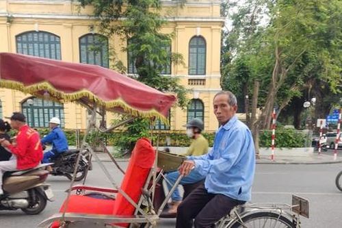 Cấp thẻ hành nghề với xe 'ôm', xích lô: Thêm gánh nặng cho cán bộ cơ sở