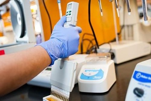 Chiếc váy ngắn giúp người phụ nữ thoát án tử ung thư