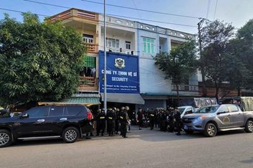 Khởi tố nhóm đối tượng 'điều tiết giao thông' cho đoàn xe cưới