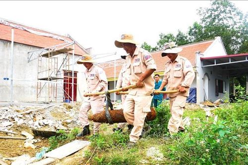 Di dời an toàn quả bom nặng hơn 100 kg ra khỏi khu dân cư ở Quảng Bình