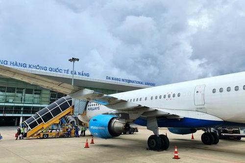 Sân bay Đà Nẵng thu phí lối đi riêng: Đừng tham lợi nhỏ riêng mà hại lợi lớn chung