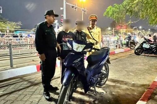 Kiểm tra vi phạm giao thông, phát hiện, tạm giữ 2 thiếu niên 14 tuổi trộm xe máy