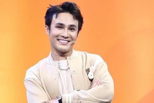Hình ảnh nam diễn viên nổi tiếng bị bắt gặp làm shipper khiến cõi mạng xôn xao