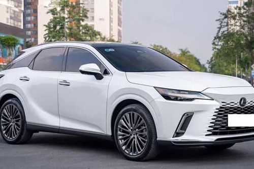 Mới chạy 10.000 km, xe sang Lexus RX 350 2023 rao bán lại với giá thế nào?