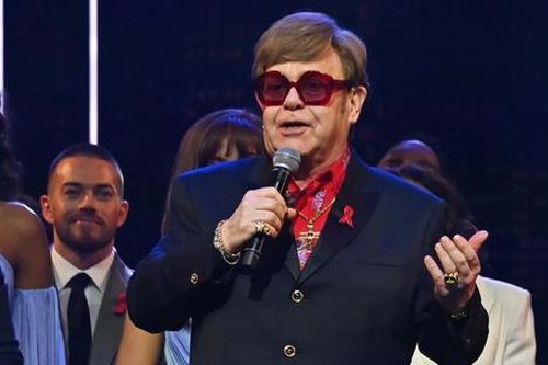 Huyền thoại âm nhạc Elton John thông báo mất thị lực ở tuổi 77