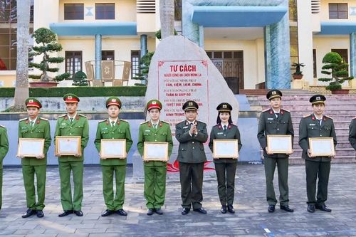 Công an tỉnh Gia Lai khen thưởng 9 tập thể, cá nhân xuất sắc