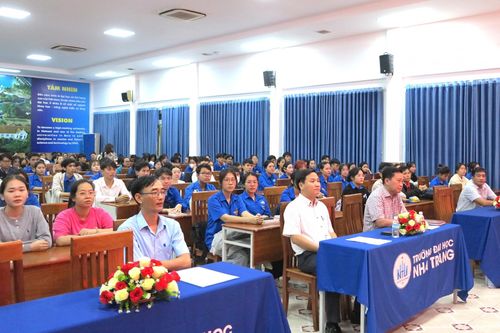 Đảng ủy Trường Đại học Nha Trang: Bồi dưỡng lý luận chính trị cho 313 học viên