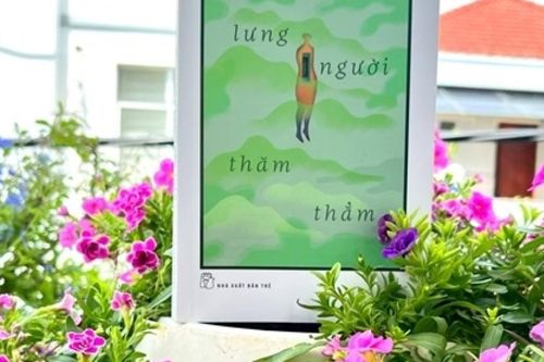 Vũ Thị Huyền Trang và tập truyện ngắn ấn tượng 'Lưng người thăm thẳm'