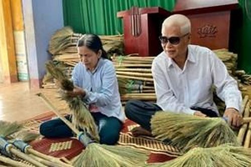 Duy trì hỗ trợ, chăm sóc, bảo trợ xã hội cho người mù