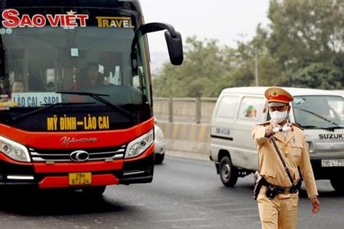 CSGT Hà Nội kiểm tra, xử lý các xe hợp đồng trá hình, xe limousine vi phạm