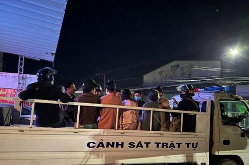 Bị tước giấy phép, Karaoke Happy vẫn lén lút làm 'động bàn tơ'