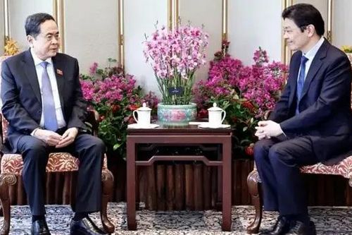 Chủ tịch Quốc hội hội kiến Thủ tướng Singapore