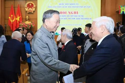 Tổng Bí thư tiếp xúc cử tri sau Kỳ họp thứ 8