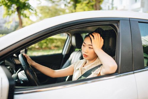 Vợ tôi lái ô tô chỉ để đua đòi, tháng nào cũng mất cả đống tiền vì va quệt