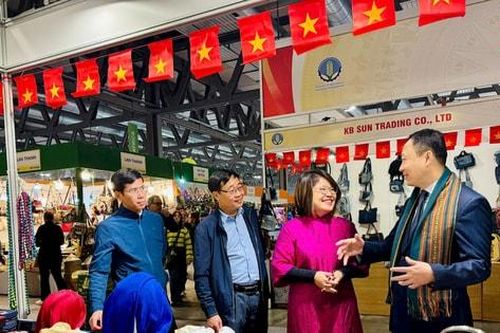 Khu gian hàng 'Hà Nội - Việt Nam' tại thành phố Milan, Italia