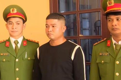 Vác dao đi chém người khi nghe anh trai gọi