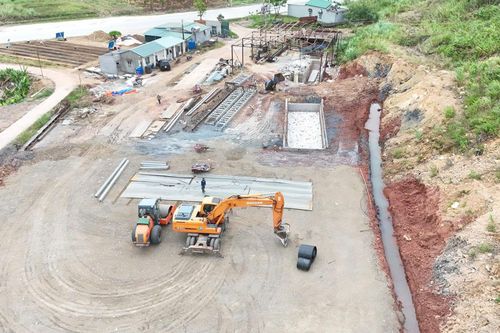Quảng Ninh: UBND xã yêu cầu dừng thi công, xưởng dăm gỗ vẫn hoạt động mạnh