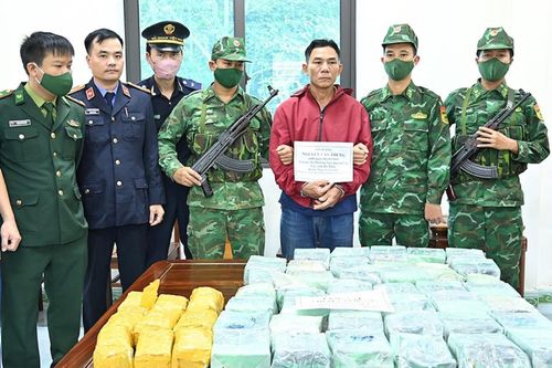 Bắt giữ 2 đối tượng mua bán, vận chuyển 52 kg ma túy
