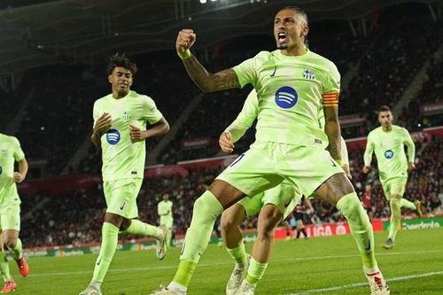 Raphinha ghi cú đúp, Barcelona quật khởi thắng 5-1 tại Mallorca