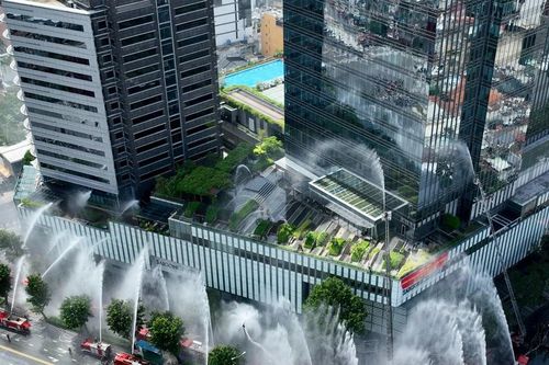 Trực thăng tham gia diễn tập chữa cháy ở phố đi bộ Nguyễn Huệ
