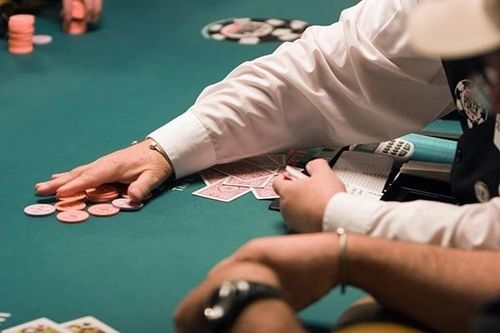 Hà Nội yêu cầu rà soát hành vi 'lách' thuế của các giải Poker