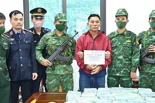 Vận chuyển 52kg ma túy để lấy 200 triệu đồng tiền công