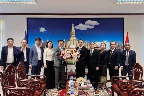 Tổng lãnh sự quán Việt Nam tại Khon Kaen chúc mừng 49 năm Quốc khánh Lào
