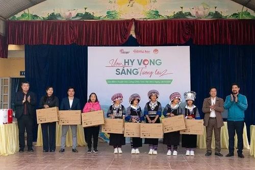 'Ươm hy vọng, sáng tương lai' đến với Lào Cai, Yên Bái