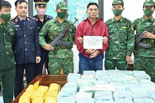 Bắt 2 đối tượng mua bán, vận chuyển 52 kg ma túy