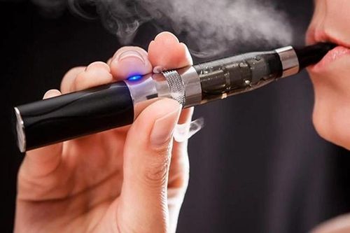Cảnh báo loạt nguy hại đối với mắt do hút thuốc lá