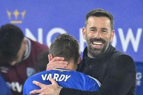 Van Nistelrooy lập kỷ lục Ngoại hạng Anh trong ngày ra mắt CLB mới