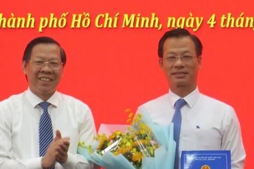 UBND TPHCM trao quyết định bổ nhiệm cán bộ