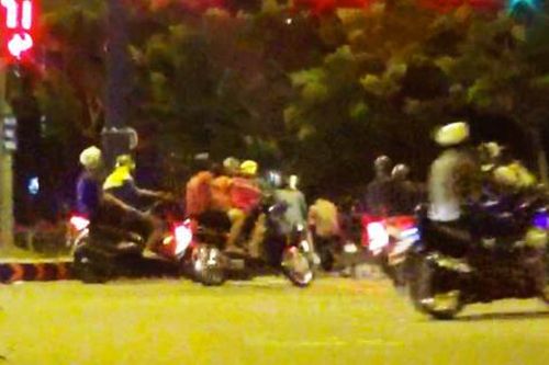 Nhóm thanh thiếu niên hư hỏng lĩnh án