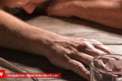 Ngộ độc cấp tính do uống nhầm rượu xoa bóp
