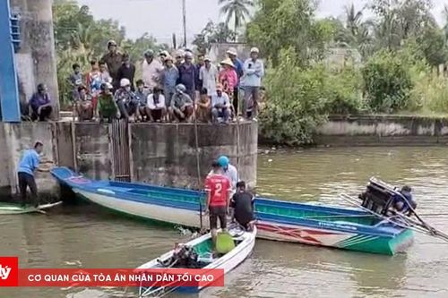 Thanh niên lái vỏ lãi tử vong do đâm vào trụ biển báo giao thông