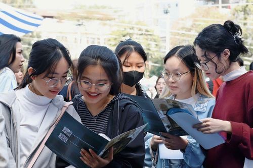 Ngày hội việc làm của Trường Đại học Hà Nội thu hút 4.000 sinh viên