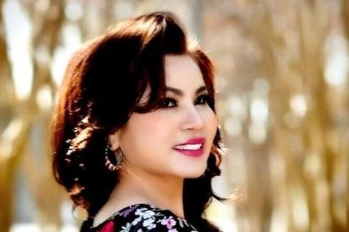 Hoa hậu Kim Hồng khoe con trai tài giỏi là luật sư ở Mỹ
