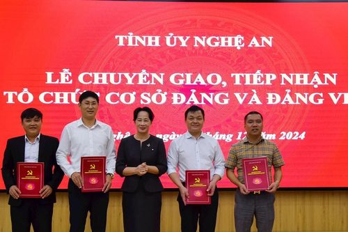 Chuyển giao, tiếp nhận các tổ chức cơ sở đảng, đảng viên về Đảng ủy Khối Doanh nghiệp tỉnh Nghệ An