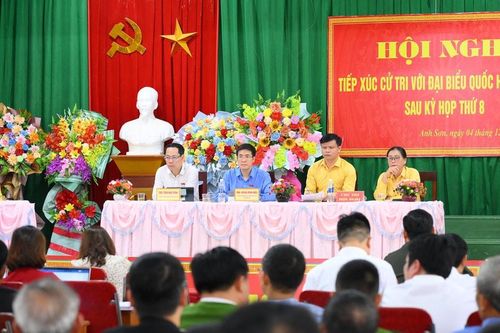 Cử tri huyện Anh Sơn phản ánh tình trạng khai thác cát, sỏi gây sạt lở hai bên bờ sông Lam